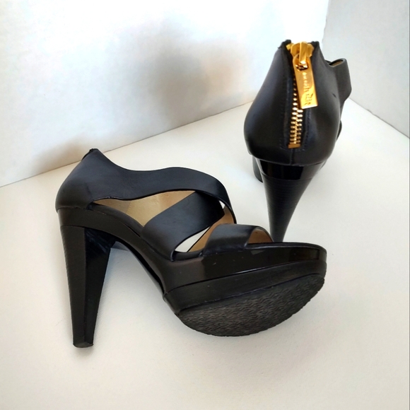 Michael Kors Womens Black 4.25" Heels in size 5M - Picture 2 of 8